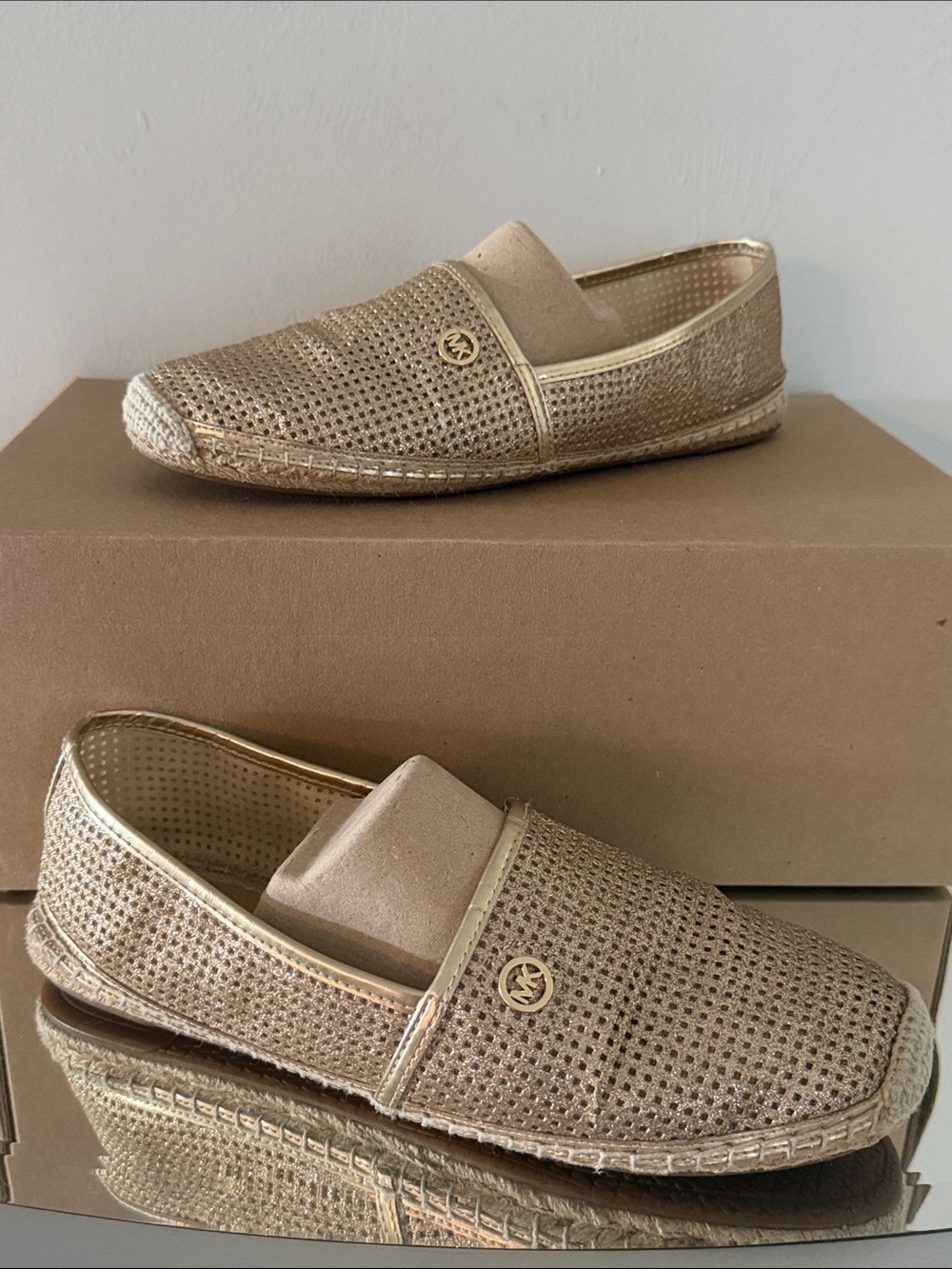 MICHAEL KORS Kendrick Pale Gold Perforated Espadrille Flats Women’s Size 9 - Picture 5 of 15